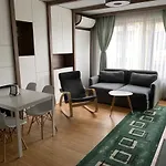 Niko\'S Deluxe Apartment