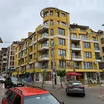 Niko\'S Deluxe Apartment